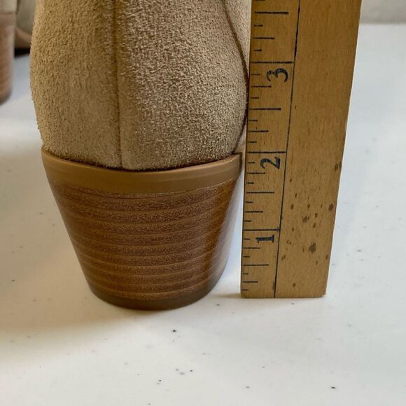 NIB Lisa Vicky Women’s Sway V Taupe Split Suede Short Pull On Boots - Size 7 - Picture 12 of 13